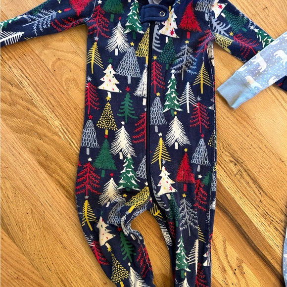 Hanna Andersson Christmas Onesies Lot of Four Disney Pajamas 12-18 months - Picture 2 of 7